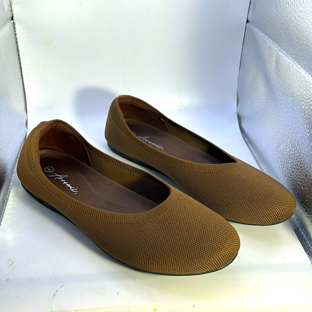 Arrowmic NWOT Round Toe Flats size 8 in excellent condition